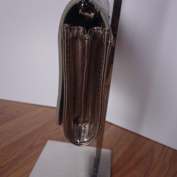 TORY BURCH Metallic Perforated Logo expandable clutch/crossbody - Picture 8 of 12